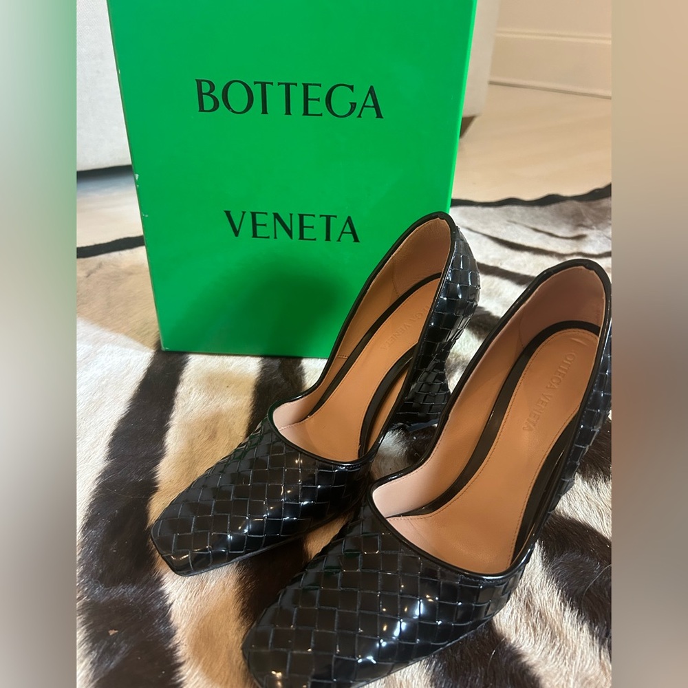 Bottega Veneta Comet Intrecciato Leather Pumps